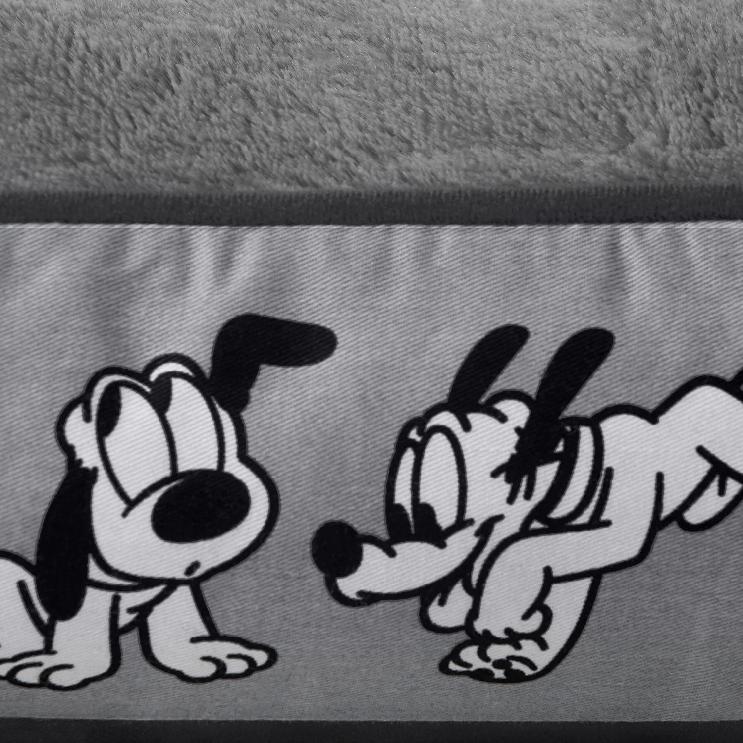 Disney Pluto Pillow Cat & Dog Bed 5 Disney Pluto Pillow Cat & Dog Bed - Image 5