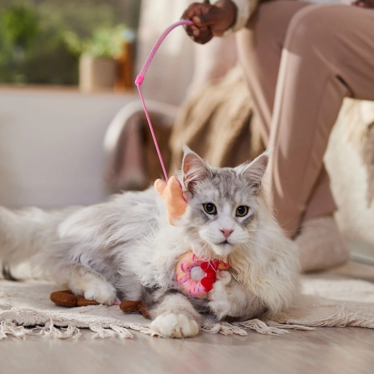 Disney Mickey & Minnie Mouse Donut Teaser Cat Toy With Catnip 3 Disney Mickey & Minnie Mouse Donut Teaser Cat Toy With Catnip - Image 3