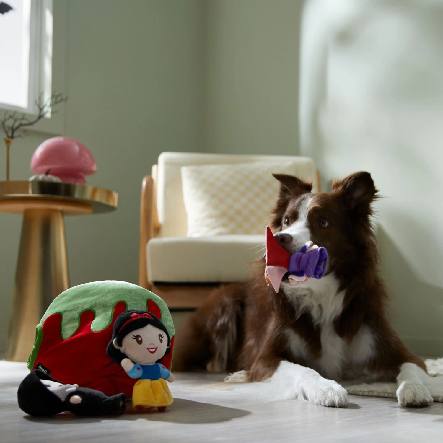 Disney Villains Snow White & The Evil Queen Hide & Seek Puzzle Plush Squeaky Dog Toy 3 Disney Villains Snow White & The Evil Queen Hide & Seek Puzzle Plush Squeaky Dog Toy - Image 3